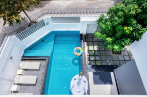 Ocean 7 BR Villa In Great Location - Free Karaoke Room